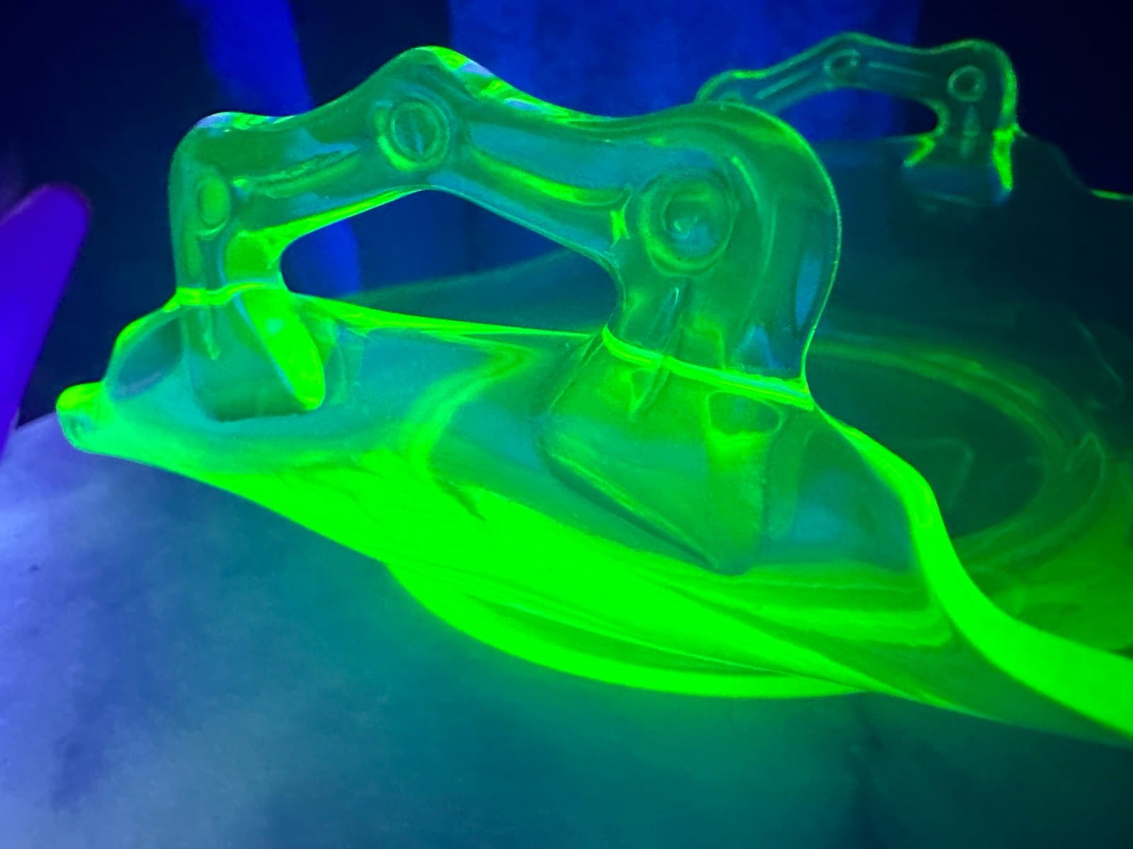 1920 Uranium Glass Double Handle Bon Bon Dish - Thumbnail 2