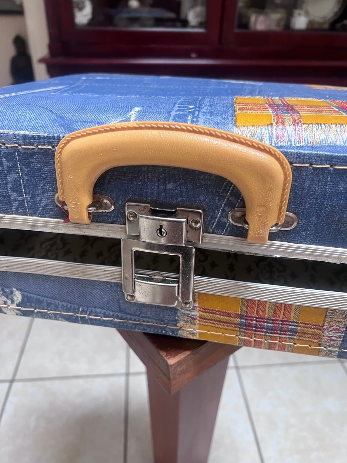 Vintage 1970 hard suitcase - Thumbnail 2