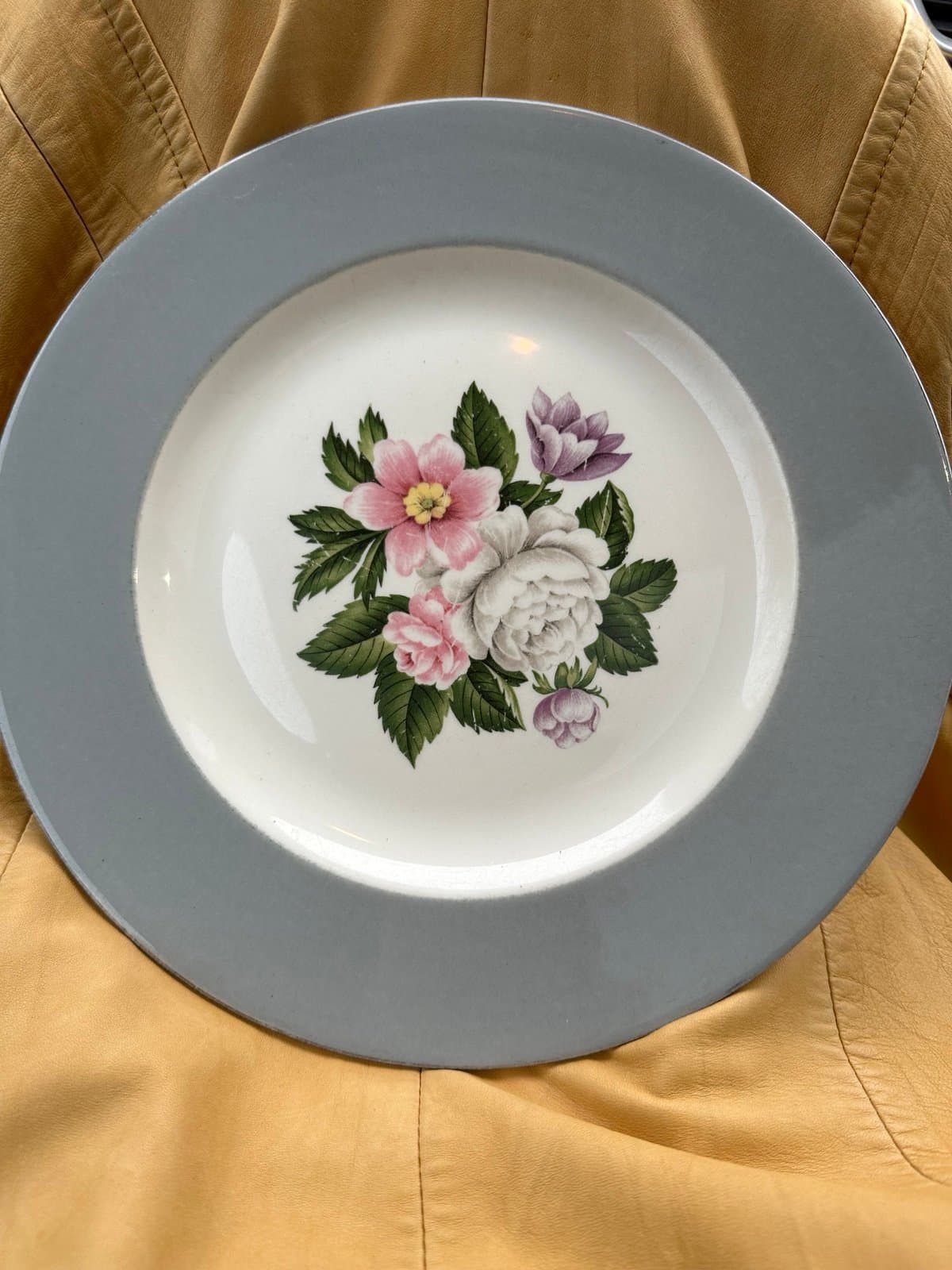 Vintage Homer Laughlin dinner plate - Thumbnail 2