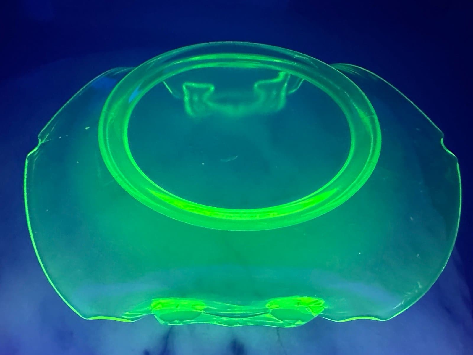 1920 Uranium Glass Double Handle Bon Bon Dish - Thumbnail 3