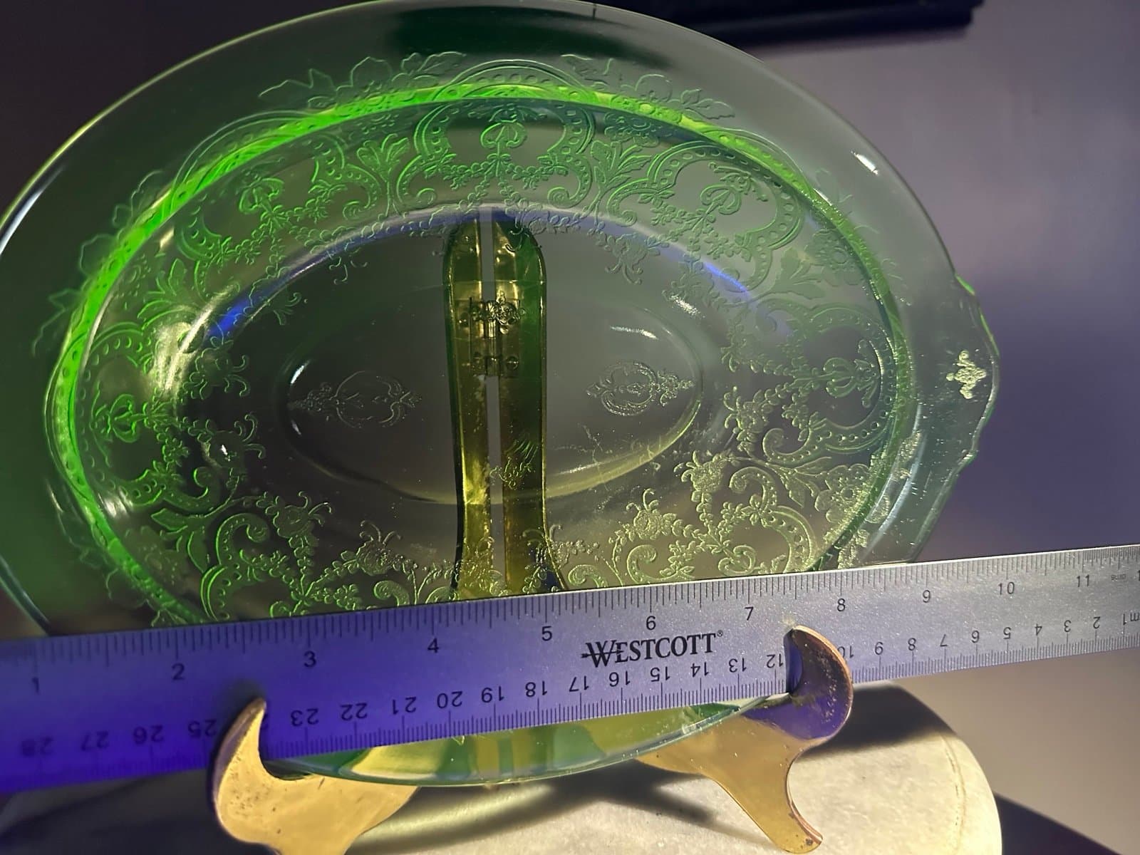 1930s vintage uranium green depression glass bowl, poppy floral Hazel Atlas Flor - Thumbnail 2