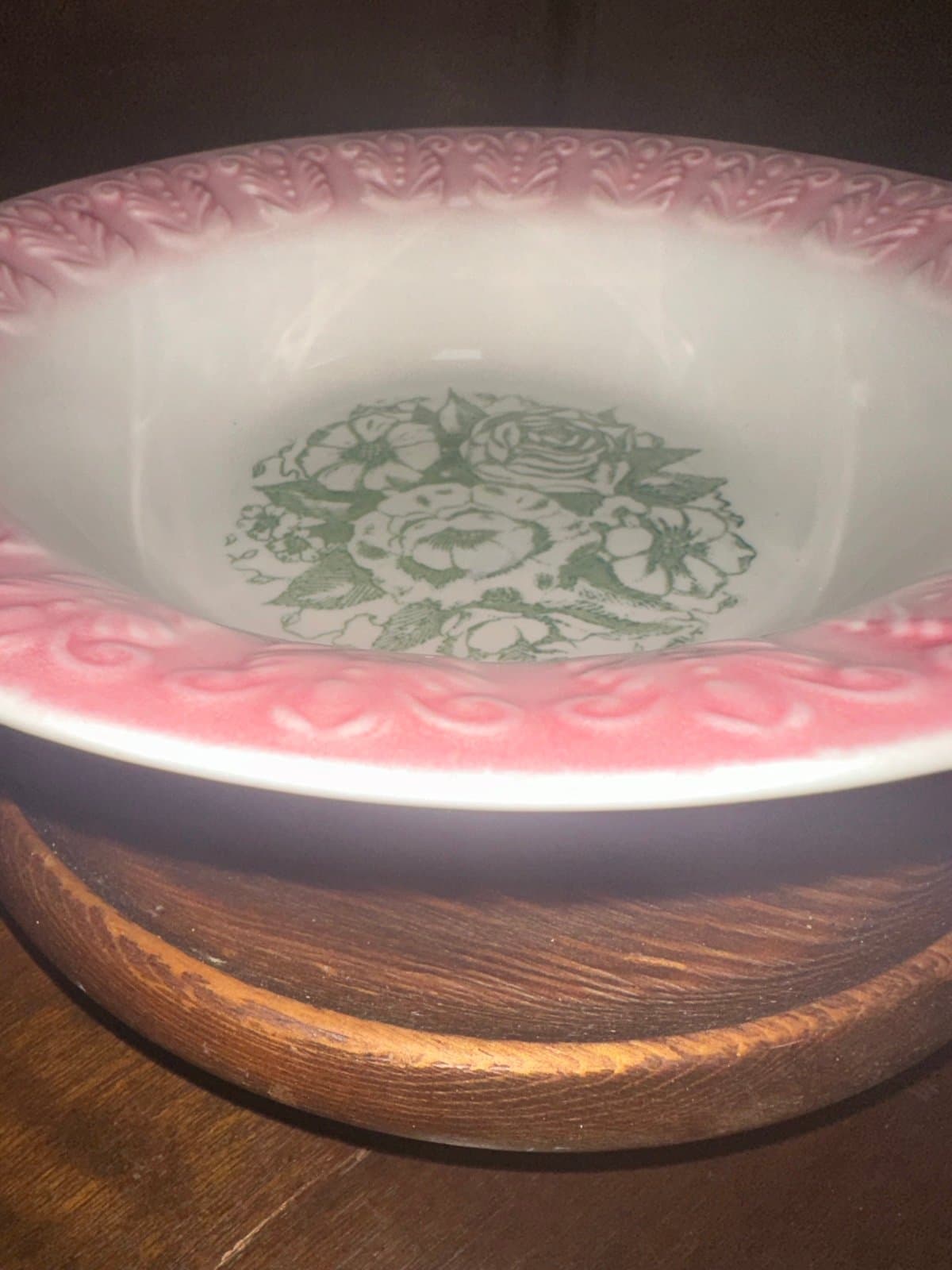 Vintage Green & Red Unmarked Majolica Style Serving Bowl w/ Raised Edge Relief - Thumbnail 3