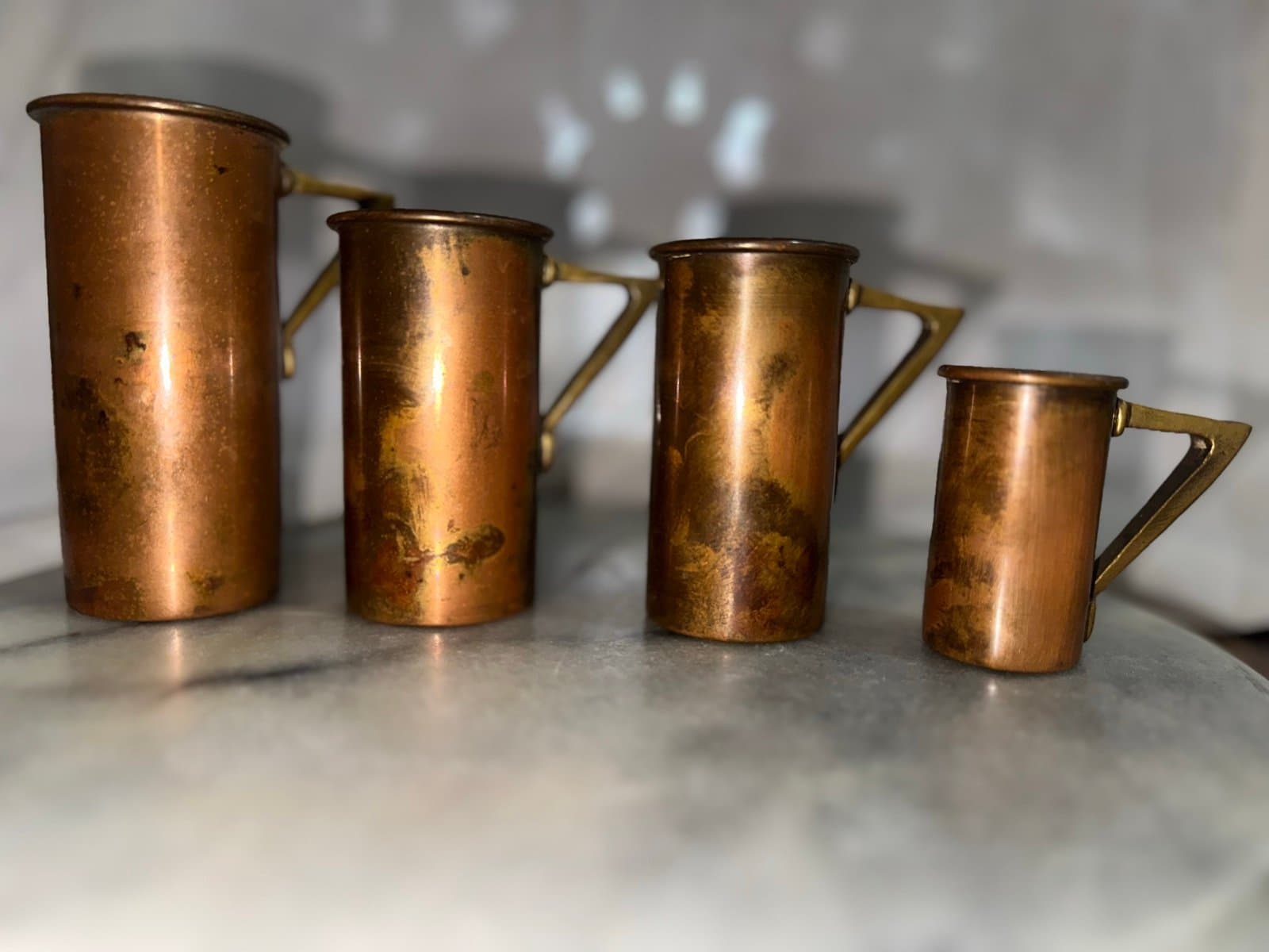 4 antique 1920s copper measuring cups with brass handles - Thumbnail 4