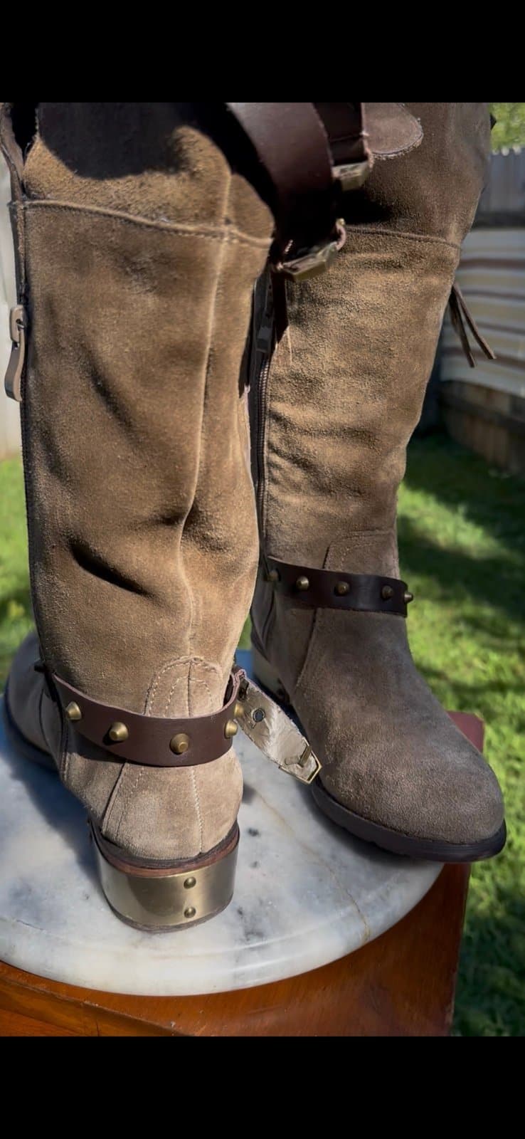 Woman’s knee high tan suede Size 7.5 knee-high boots - Thumbnail 3