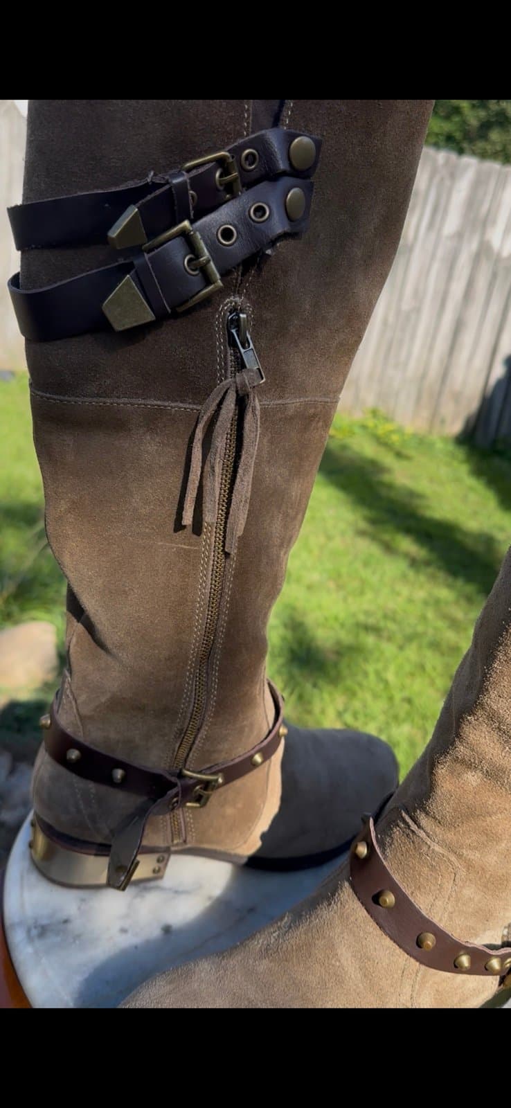 Woman’s knee high tan suede Size 7.5 knee-high boots - Thumbnail 8