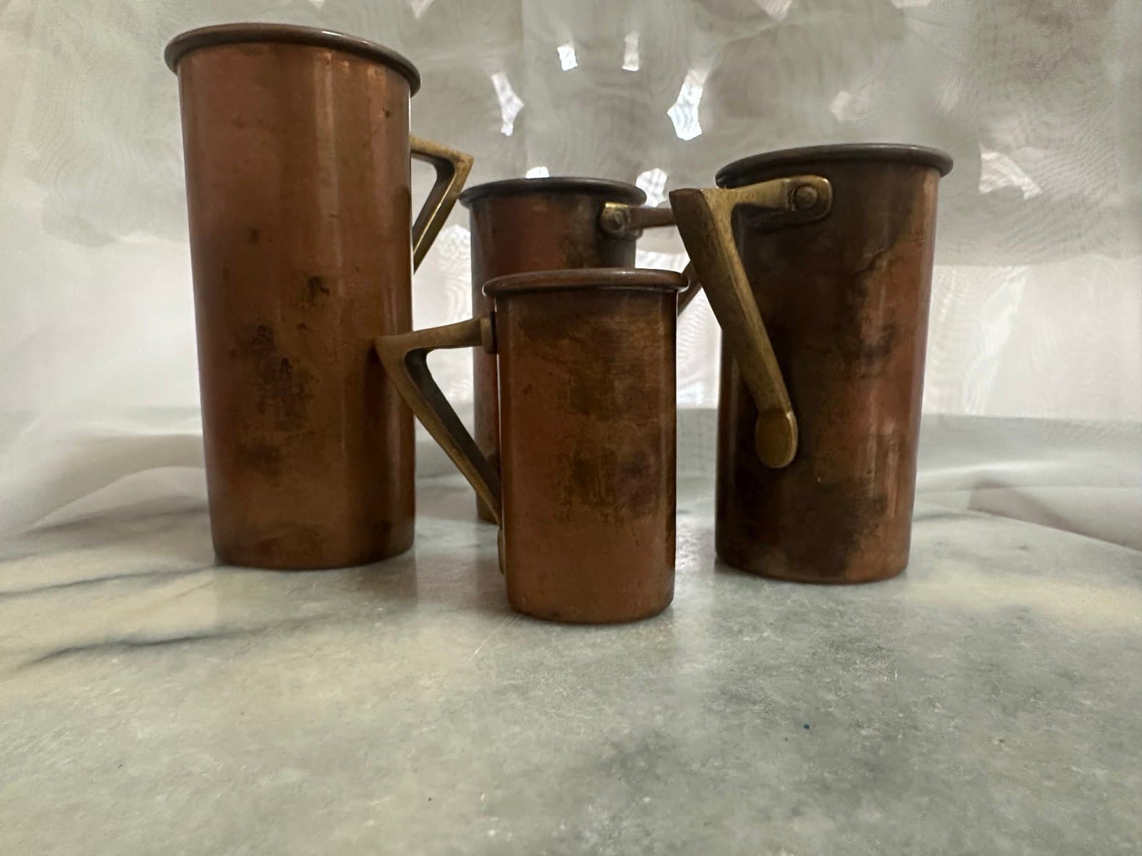 4 antique 1920s copper measuring cups with brass handles - Thumbnail 7