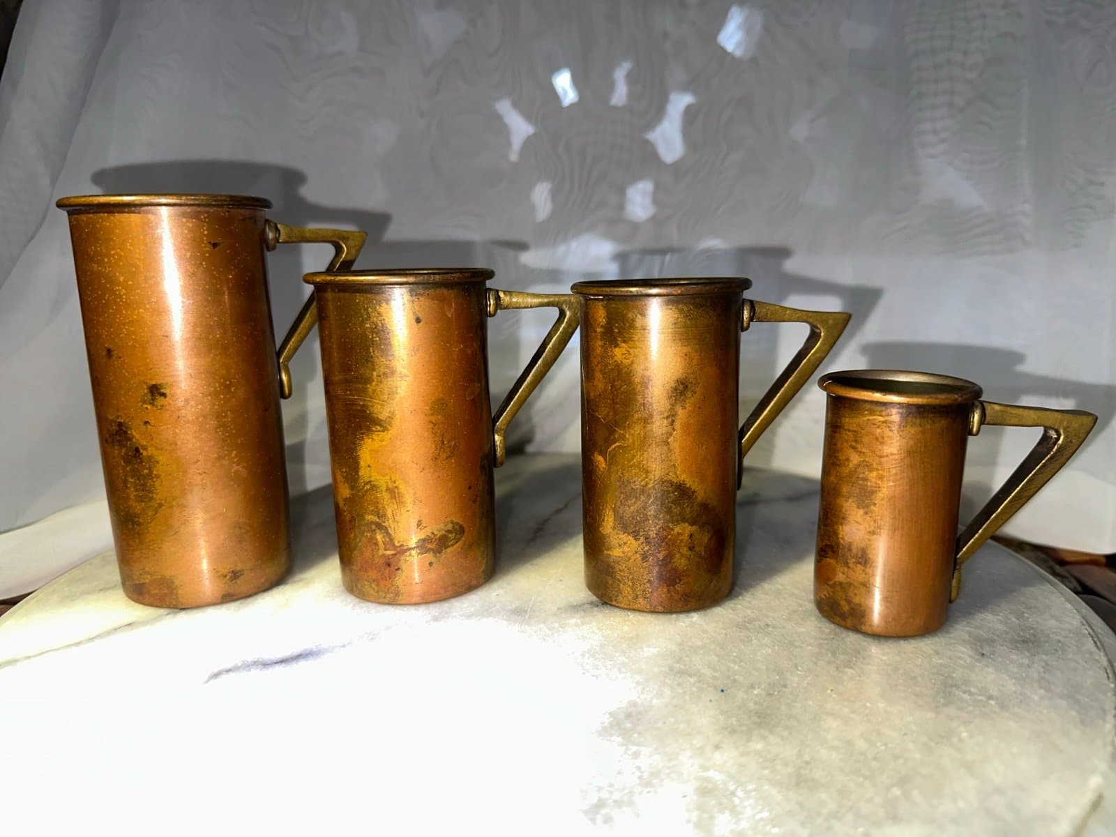4 antique 1920s copper measuring cups with brass handles - Thumbnail 9