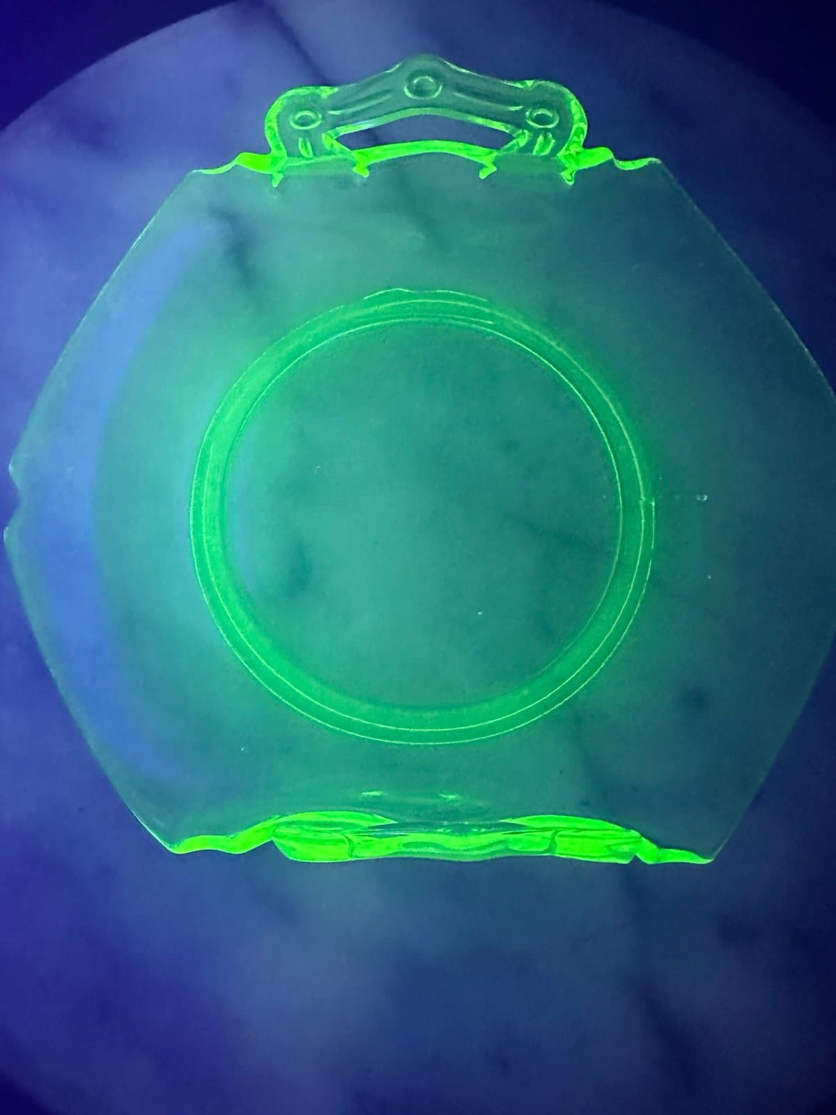 Green uranium glass platter - Thumbnail 3