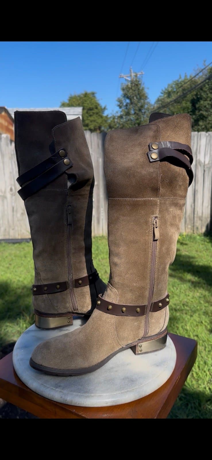 Woman’s knee high tan suede Size 7.5 knee-high boots - Thumbnail 2