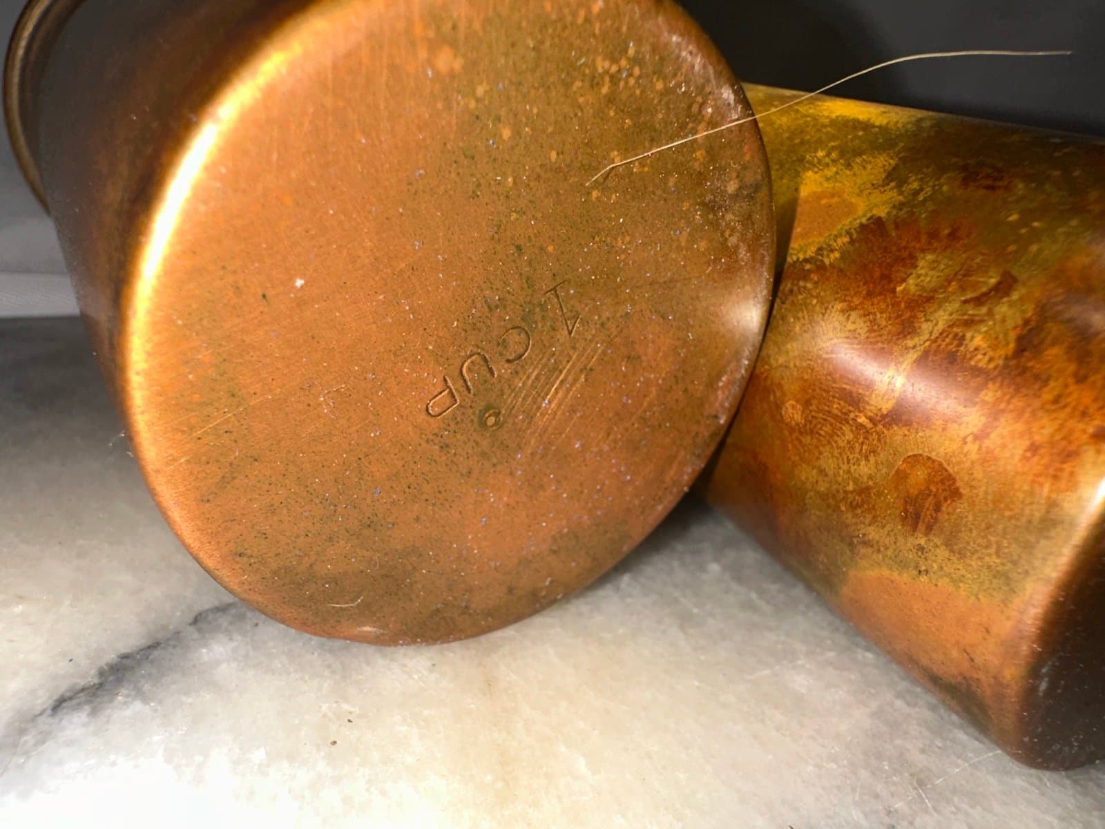 4 antique 1920s copper measuring cups with brass handles - Thumbnail 5