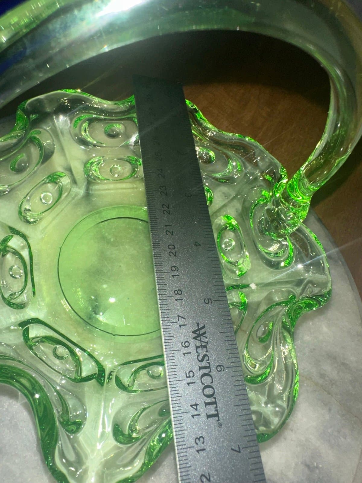 Green uranium depression-glass “basket” bowl - Thumbnail 2