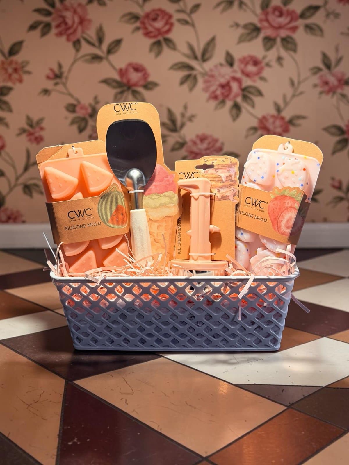 Get a fun ice cream-themed gift basket filled with all thnew CWC home utensils! - Thumbnail 5