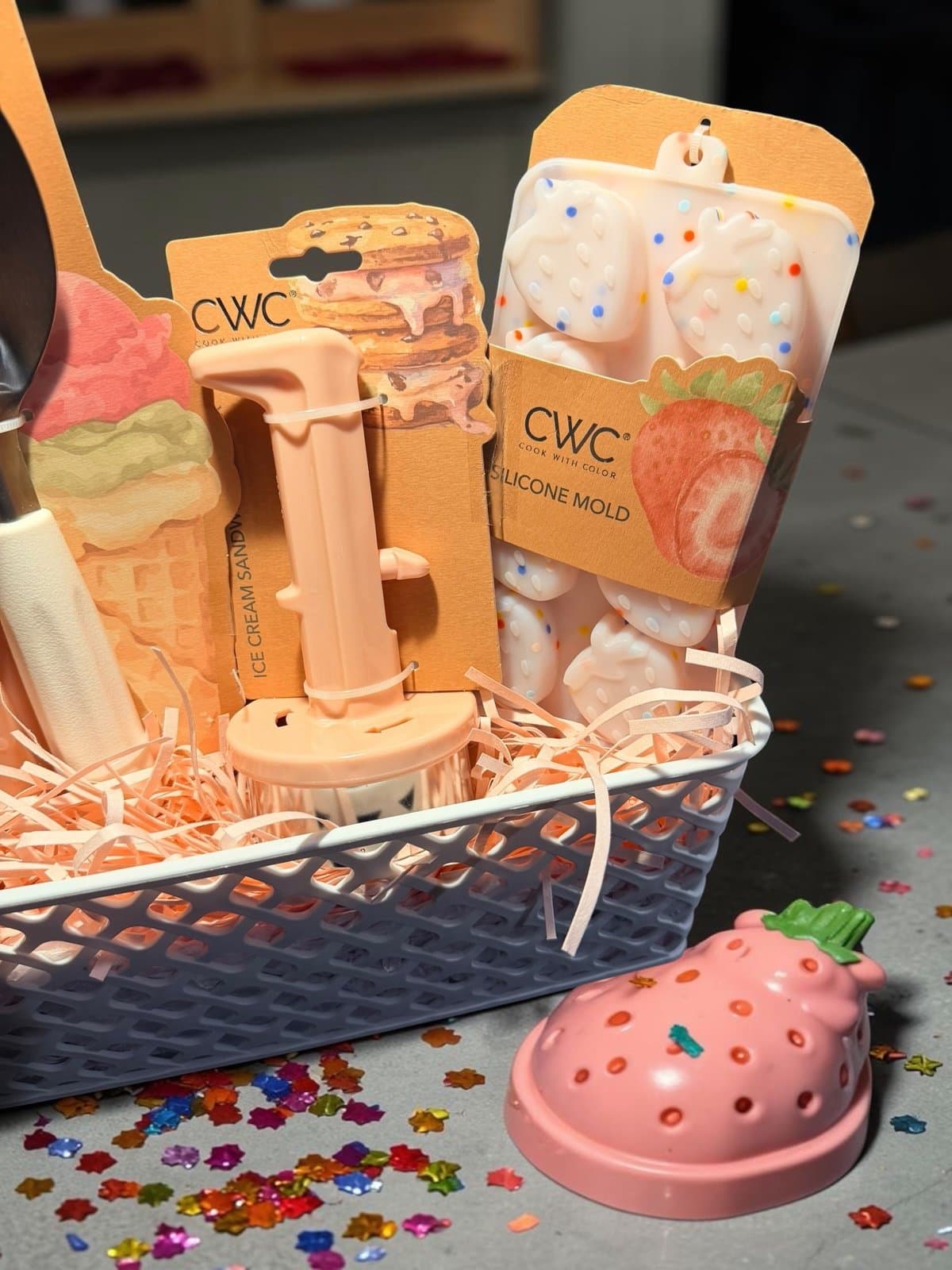 Get a fun ice cream-themed gift basket filled with all thnew CWC home utensils! - Thumbnail 3