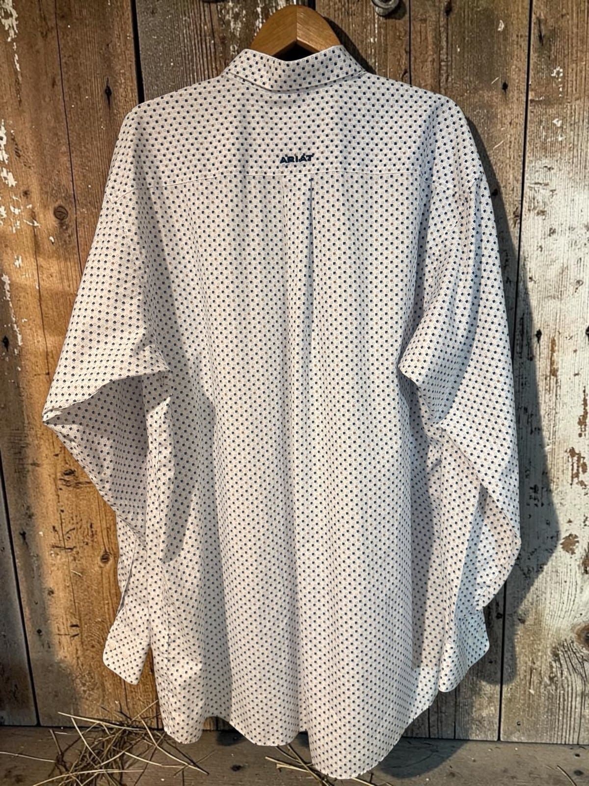 Beautiful Ariat LS button-down shirt, size XL tall. - Thumbnail 2