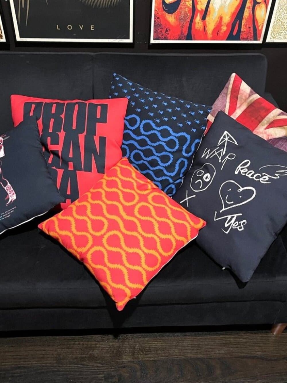 Westwood inspired Money print cushion cover. - Thumbnail 8