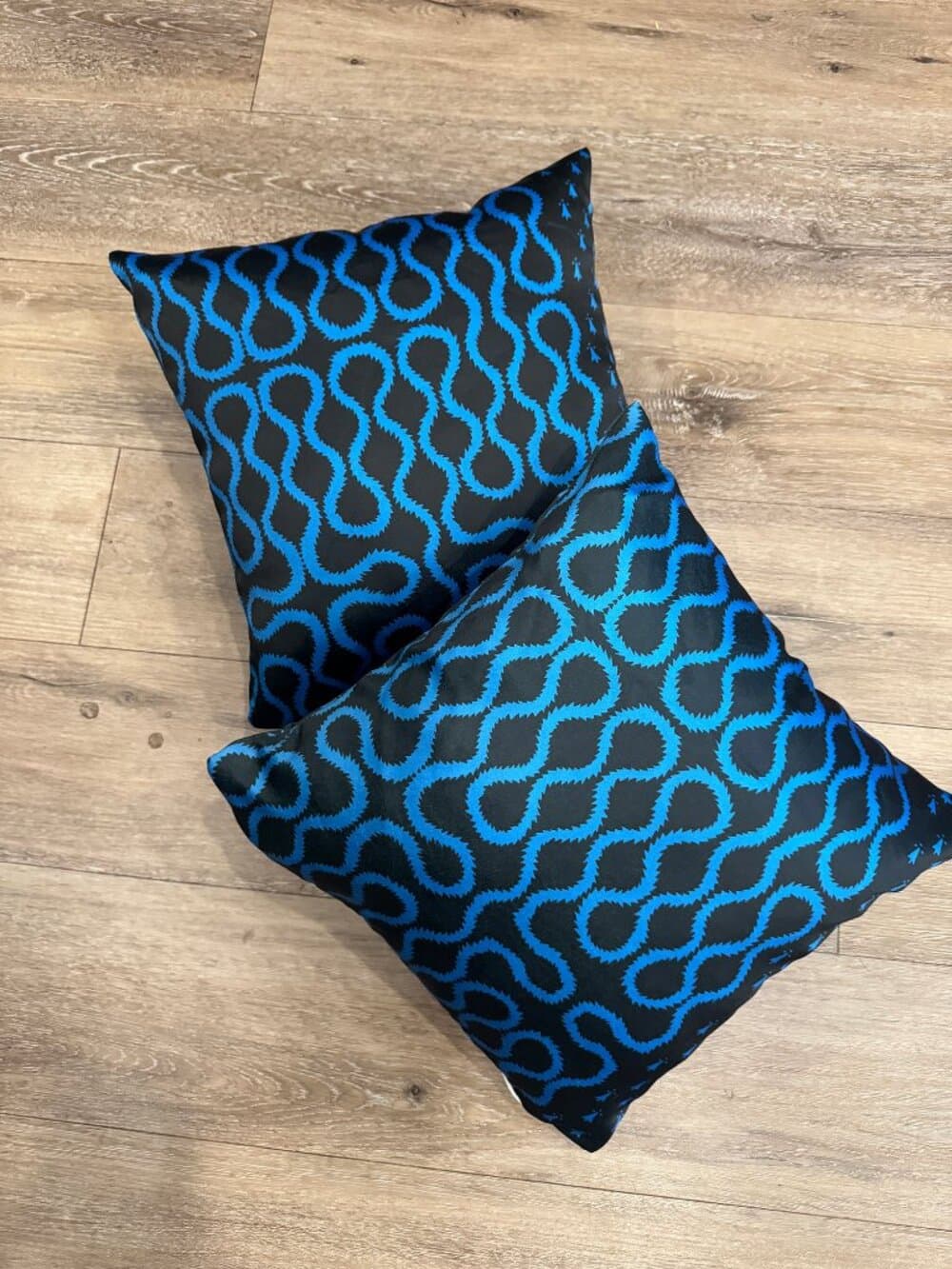Westwood inspired Blue Squiggle cushion cover. - Thumbnail 2