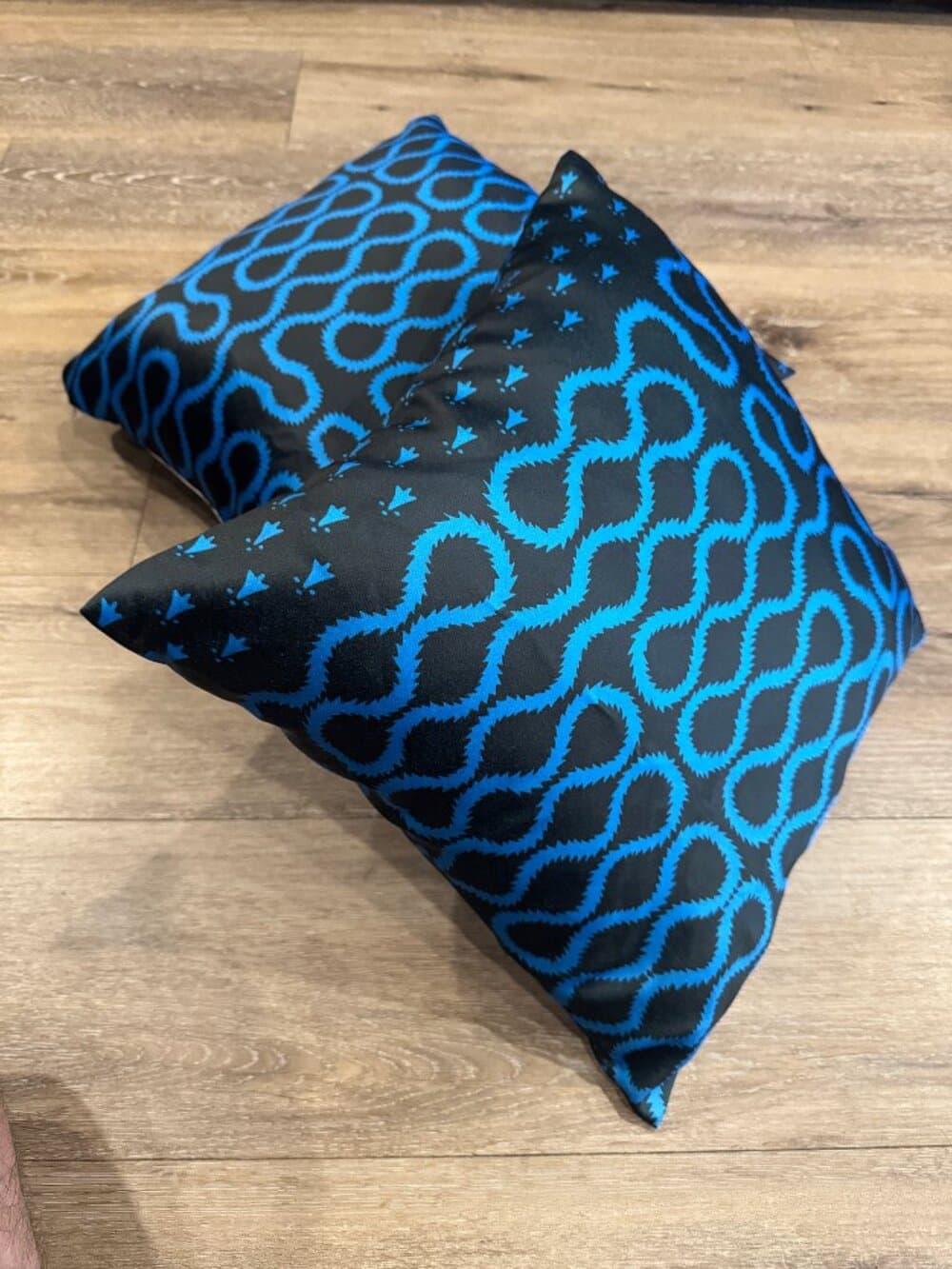 Westwood inspired Blue Squiggle cushion cover. - Thumbnail 6