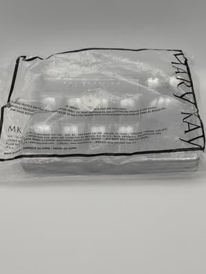 Mary Kay Disposable Cosmetic Trays Makeup Artist Palette 30 Pack New - Thumbnail 3