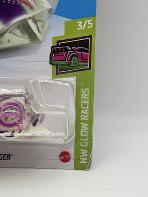 HOT WHEELS-2020 HW GLOW RACERS CLOAK AND DAGGER 42/250 PINK New - Thumbnail 3