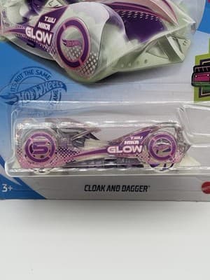 HOT WHEELS-2020 HW GLOW RACERS CLOAK AND DAGGER 42/250 PINK New - Thumbnail 2