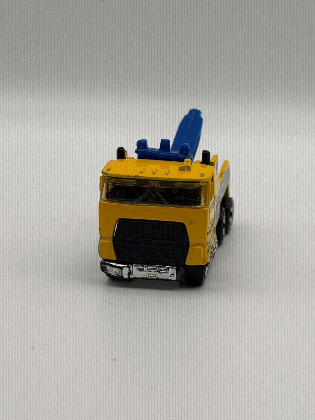 Hot Wheels Rig Wrecker Finish Line Towing Yellow Tow Truck Loose Diecast - Thumbnail 2