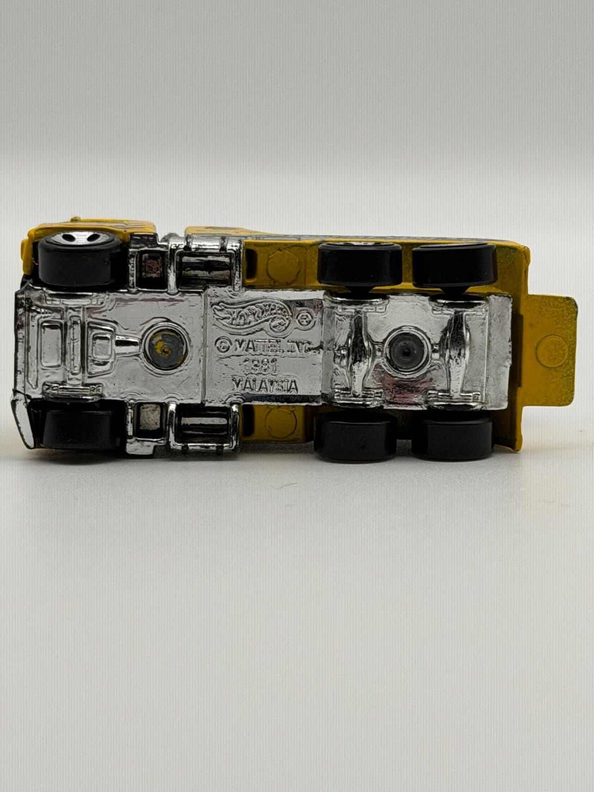 Hot Wheels Rig Wrecker Finish Line Towing Yellow Tow Truck Loose Diecast - Thumbnail 6