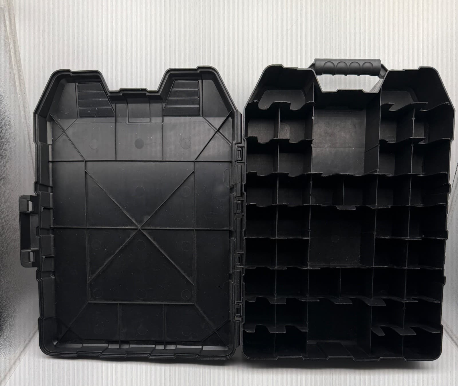 Hot Wheels 30 Car Storage Carry Case Tara Toy Black Red Made In USA - Thumbnail 3