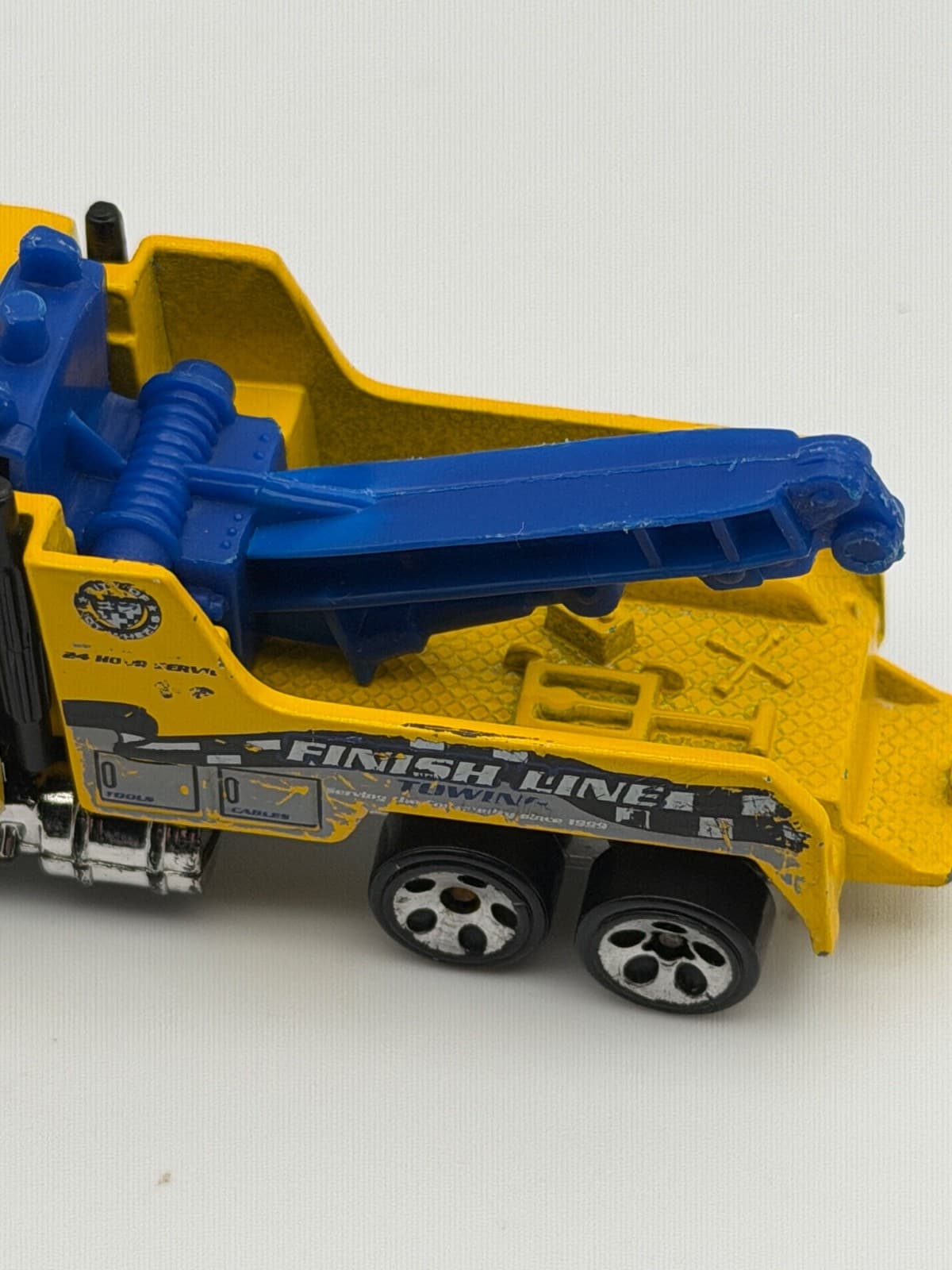 Hot Wheels Rig Wrecker Finish Line Towing Yellow Tow Truck Loose Diecast - Thumbnail 9
