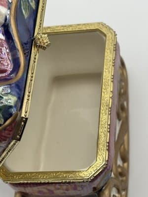 Vintage Avon Santa Sleigh Sled Porcelain Trinket Box Christmas 6.5” 5.5” (2002) - Thumbnail 5