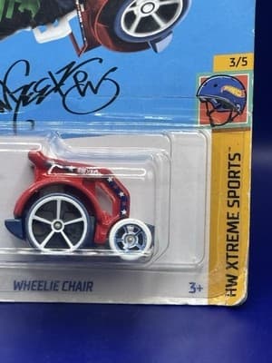 HOT WHEELS ARRON WHEELZ XTREME SPORTS WHEELIE CHAIR RED DIECAST 64/250 - Thumbnail 2