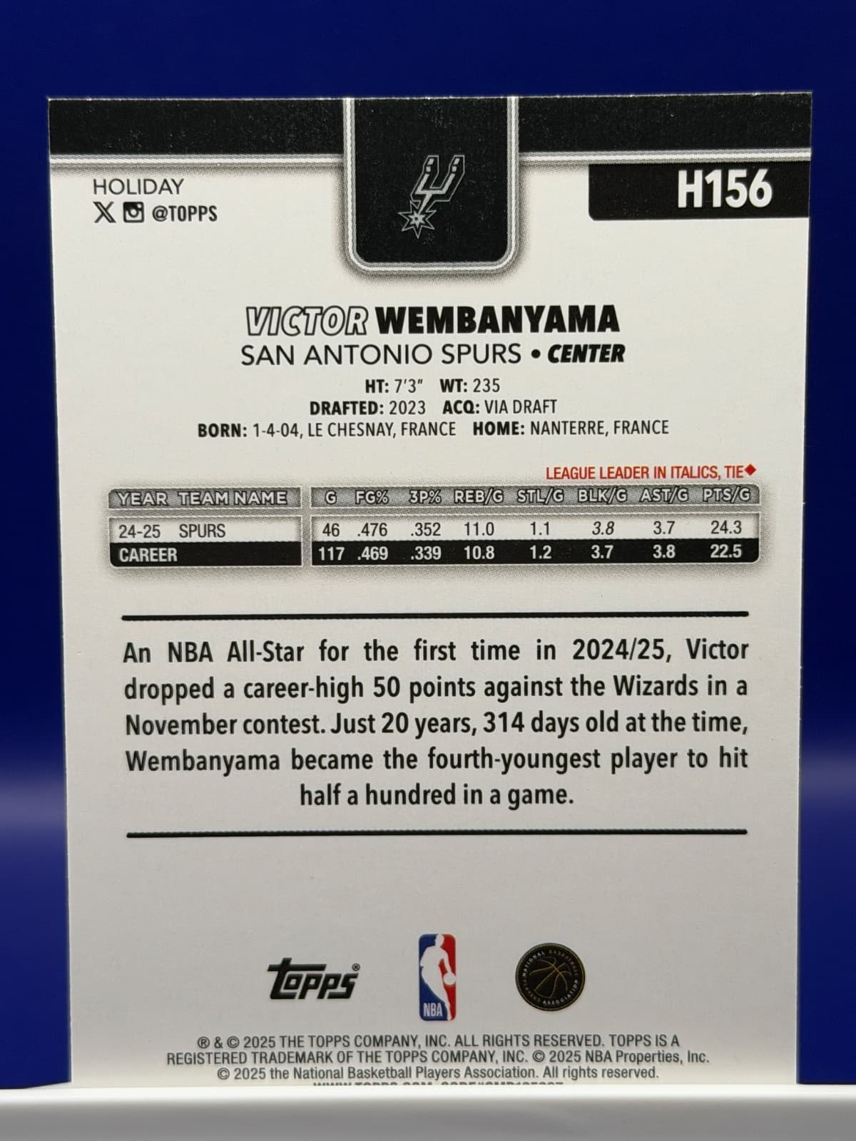 2025-26 Topps Holiday - Victor Wembanyama #H156 - Thumbnail 2