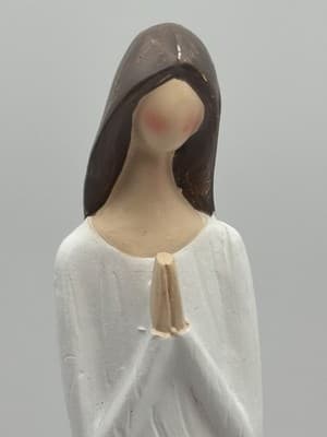 White Praying Angel Figurine w/ Pinecones Rustic Faceless Holiday Decor Video Ga - Thumbnail 3