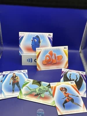 TOPPS DISNEY NEON 2026 25 CARD Base BUNDLE LILO Stitch - Thumbnail 2