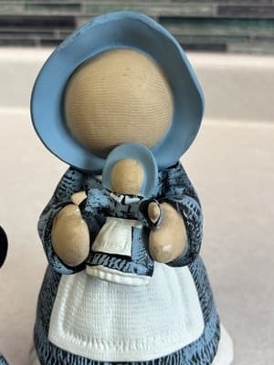 Amish Ceramic Figurine Set Girl and Boy Shelf Sitters Hand-painted Faceless - Thumbnail 4