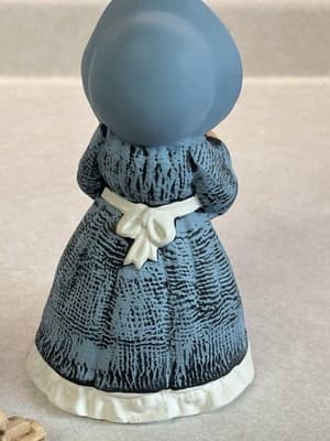 Amish Ceramic Figurine Set Girl and Boy Shelf Sitters Hand-painted Faceless - Thumbnail 6