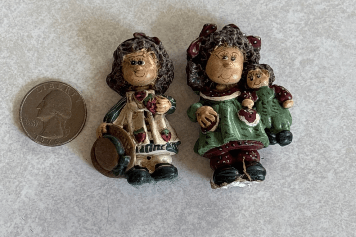 Vintage Strawberry Girl Resin Figurines Lot of 2 Mini Shelf Sitters Magnets Deco - Thumbnail 2