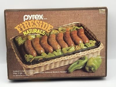 NEW Pyrex Fireside Naturals 2 Quart Baking Dish in Rattan Basket Model 2320-F-N