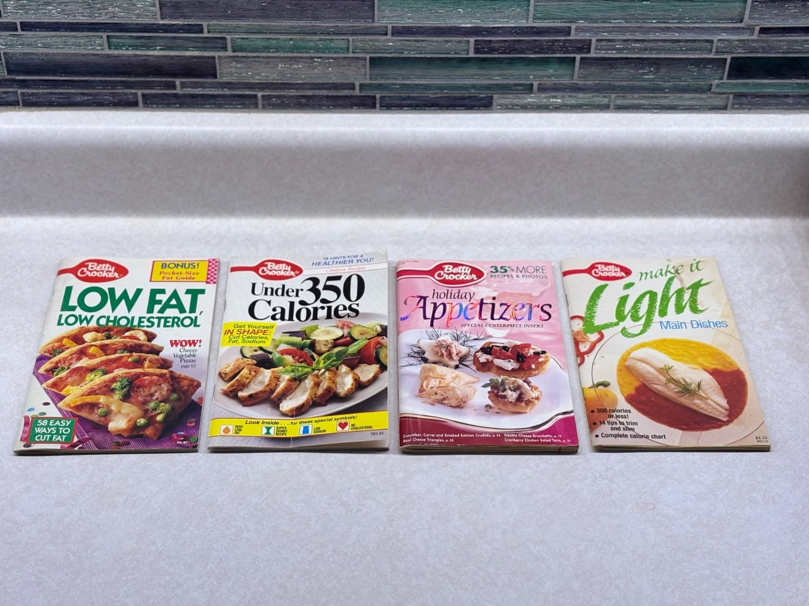 Betty Crocker Recipe Magazine Lot 4 Under 350 Calories Holiday Appetizers NM