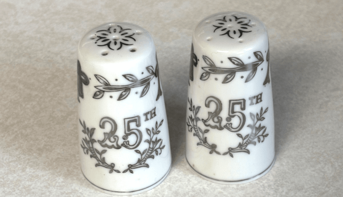 Vintage Lefton Collectable 25th Anniversary Salt and Pepper Shakers 1957 Granny - Thumbnail 3