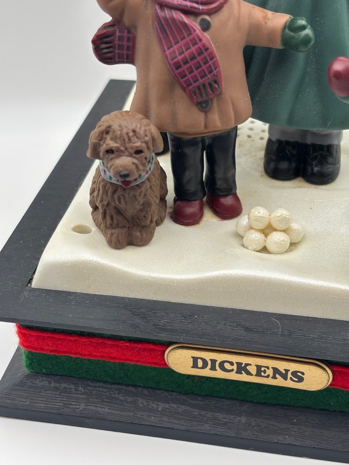 Vintage Dickens Musical Christmas Carolers Holly St 1993 Works No Battery Lid - Thumbnail 5