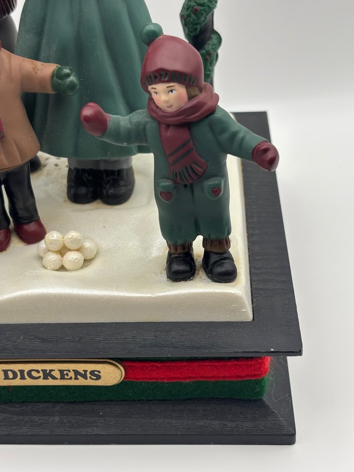 Vintage Dickens Musical Christmas Carolers Holly St 1993 Works No Battery Lid - Thumbnail 6