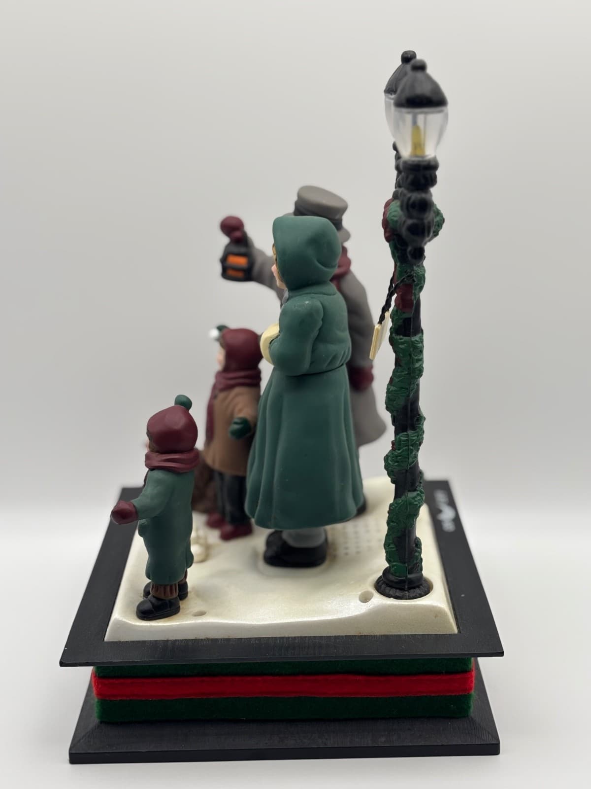 Vintage Dickens Musical Christmas Carolers Holly St 1993 Works No Battery Lid - Thumbnail 7