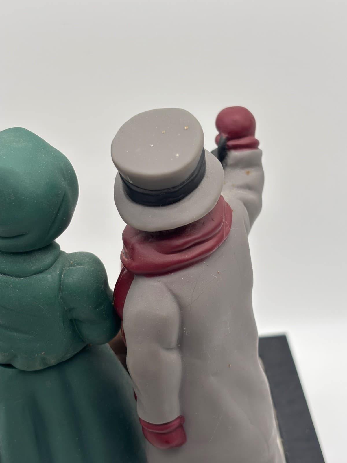 Vintage Dickens Musical Christmas Carolers Holly St 1993 Works No Battery Lid - Thumbnail 10