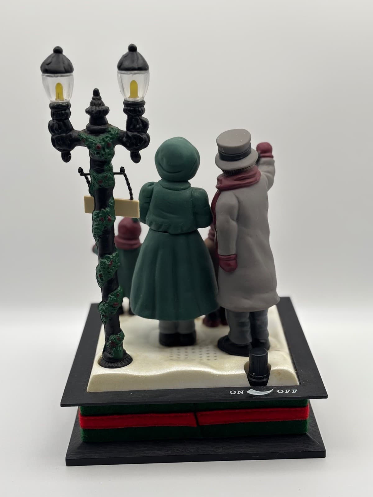 Vintage Dickens Musical Christmas Carolers Holly St 1993 Works No Battery Lid - Thumbnail 9
