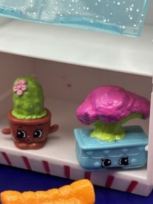 🌈 Shopkins Mini Lot 8 w/ Shop Display Stand& Handbag Harriet Chris P Cracker - Thumbnail 5