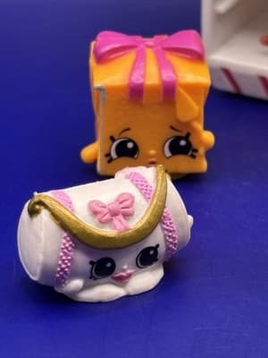 🌈 Shopkins Mini Lot 8 w/ Shop Display Stand& Handbag Harriet Chris P Cracker - Thumbnail 6