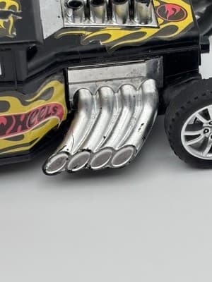 Hot Wheels Bone Shaker 1:64 Diecast Car Black Boulevard Series Real Riders - Thumbnail 5
