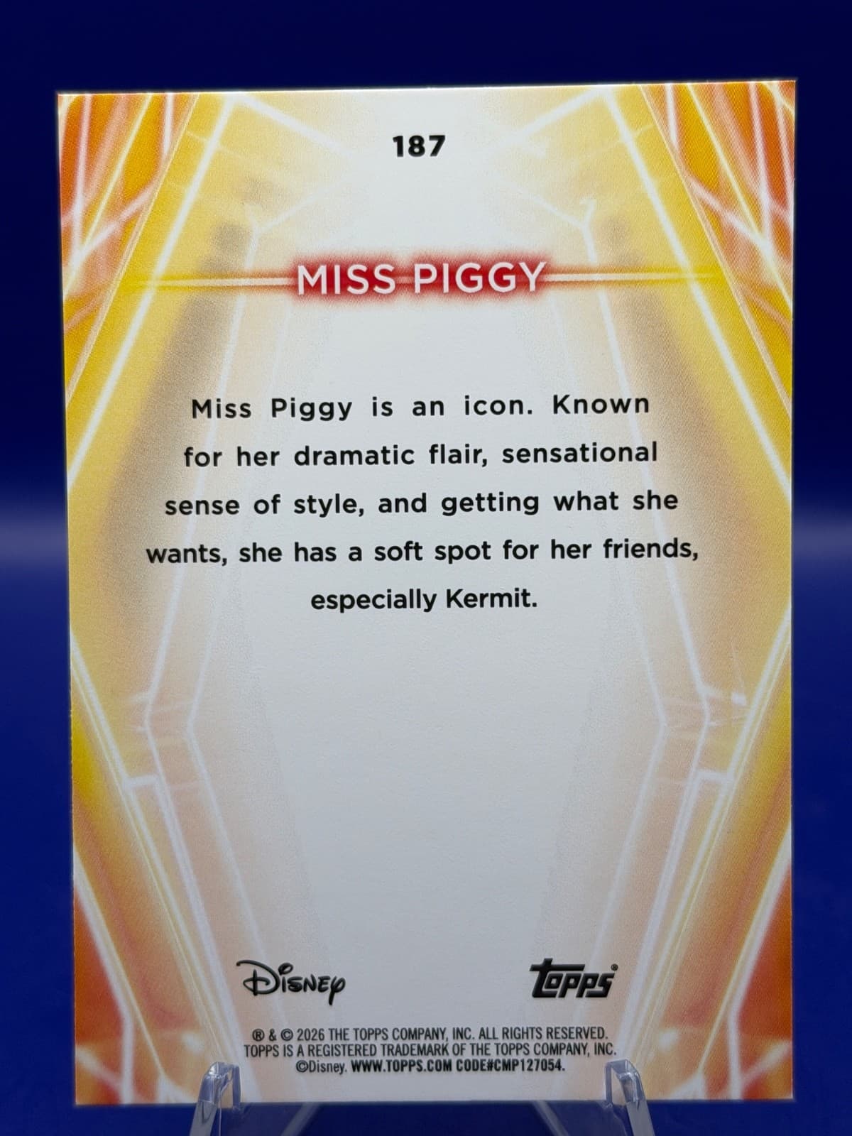 2026 Topps Disney Neon Miss Piggy #187 Base Muppets Disney NM - Thumbnail 2