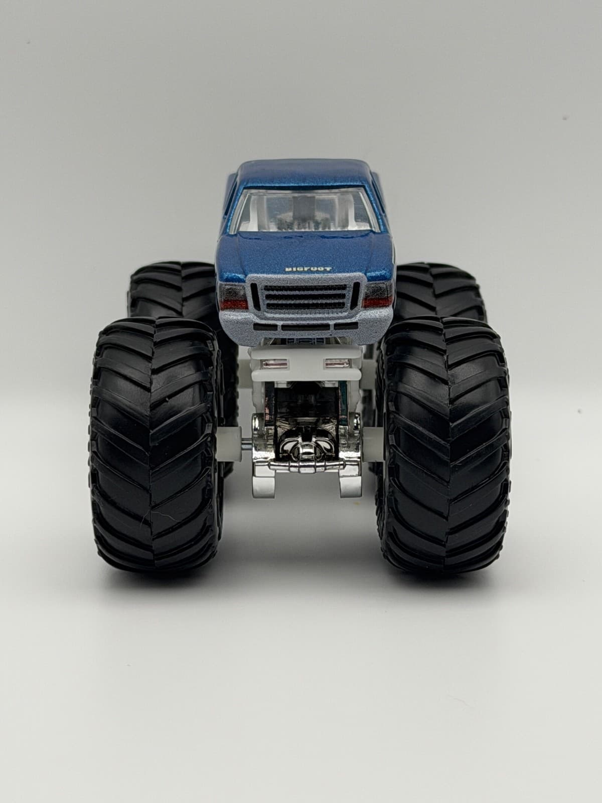 Hot Wheels Monster Trucks Bigfoot 4x4x4 Diecast Truck 1:64 Blue - Thumbnail 2