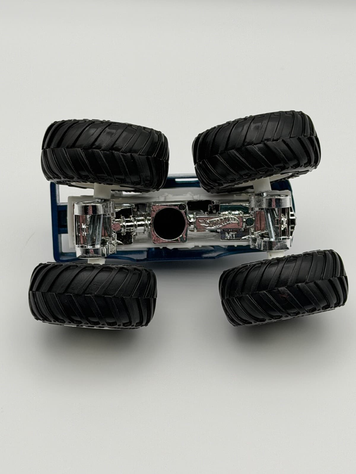 Hot Wheels Monster Trucks Bigfoot 4x4x4 Diecast Truck 1:64 Blue - Thumbnail 5
